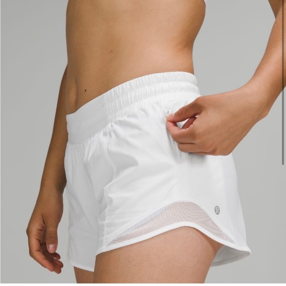 lululemon athletica Pants - Lululemon Hotty Hot Short II *Long 4" Size 6 EUC
White